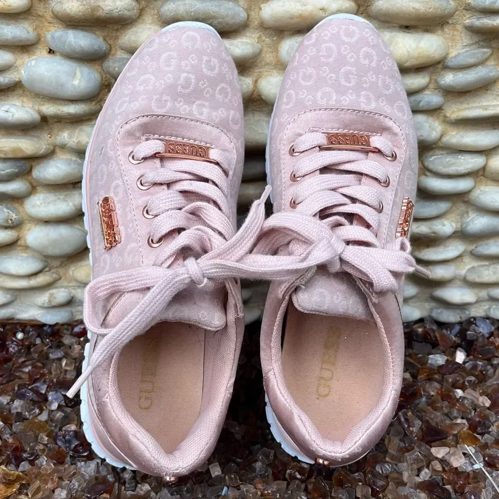 Guess Women Pink Gemma Low Top Logo Print Sneakers Metallic Accents Size 7.5 EUC